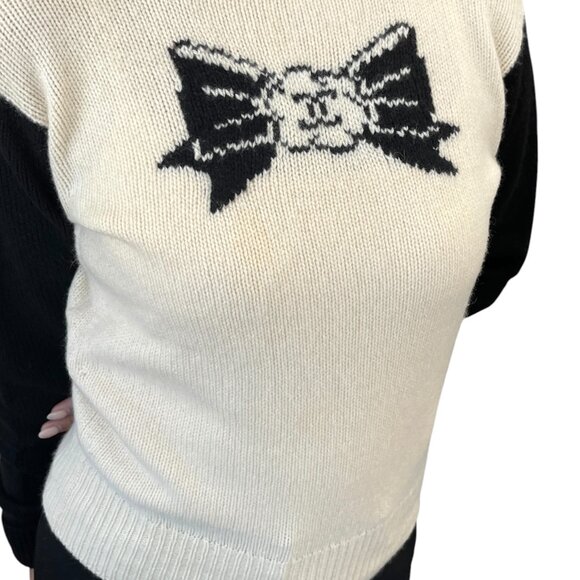 CHANEL Vintage 95A CC Logo Cashmere Knit Sweater Top Camellia Bow Cream [106236] - Picture 3 of 12
